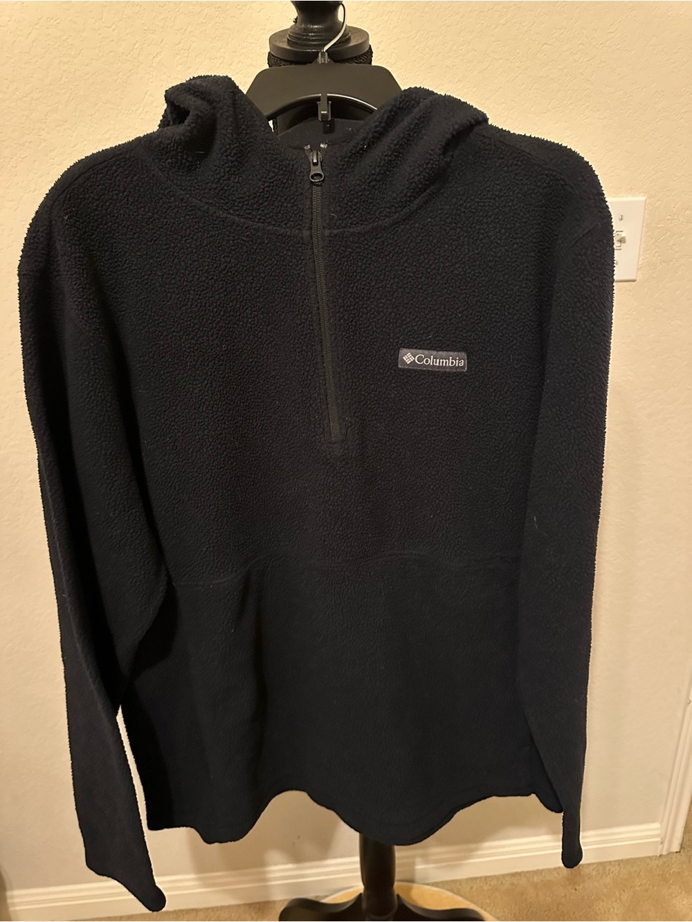 Columbia Sportswear Men's Hoodie - Black Large 1/2 Zip Fleece. Great condition